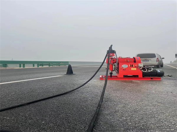 良庆马路路基路面开裂下沉注浆加固灌浆